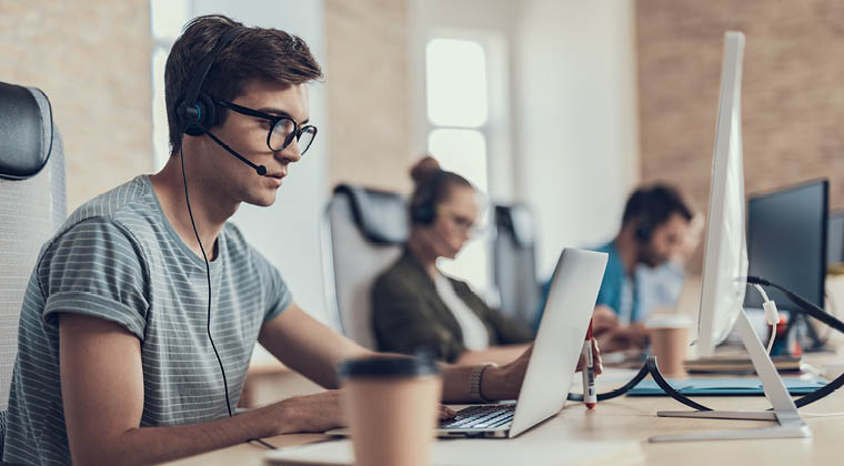 Office worker utilising cloud phone system